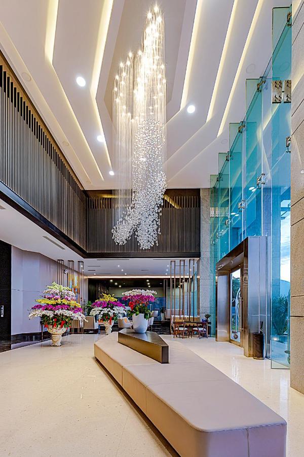 Le Sands Oceanfront Danang Hotel מראה חיצוני תמונה